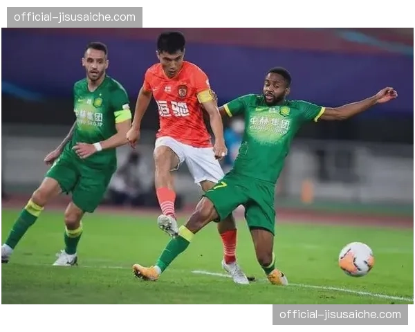 青岛西海岸适合防反却强行对攻，战术选择与阵容配置脱节